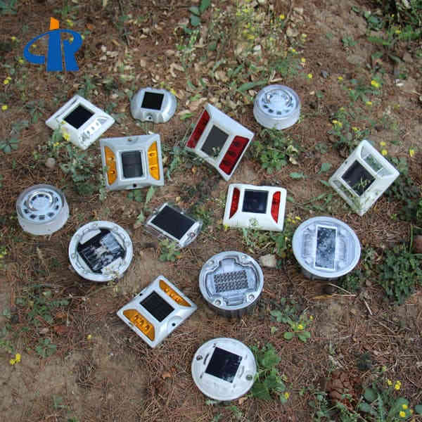 <h3>Road Markers, Road Reflectors & Pavement Markers for Sale</h3>
